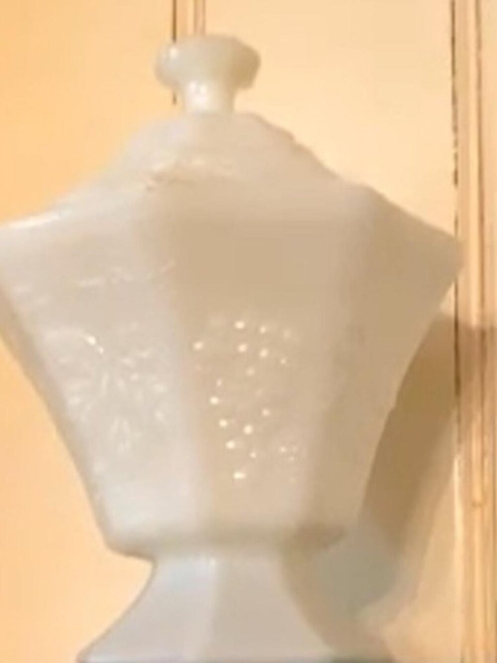 Milk glass grapevines Candy dish with lid vtg exc